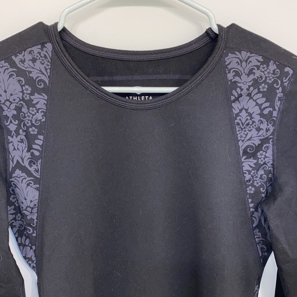 Athleta warm soft black with black & grey pattern details workout shirt size M - Picture 3 of 5